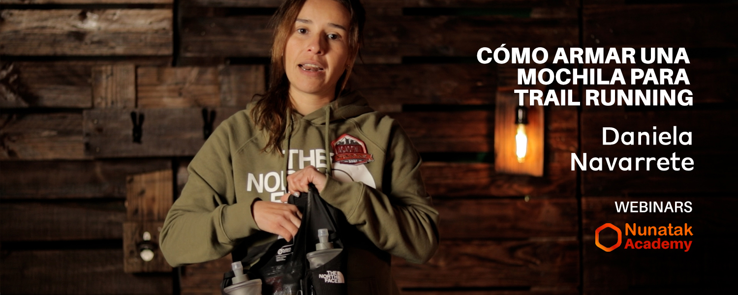 Trail Runner mujer armando mochila de Trail Running